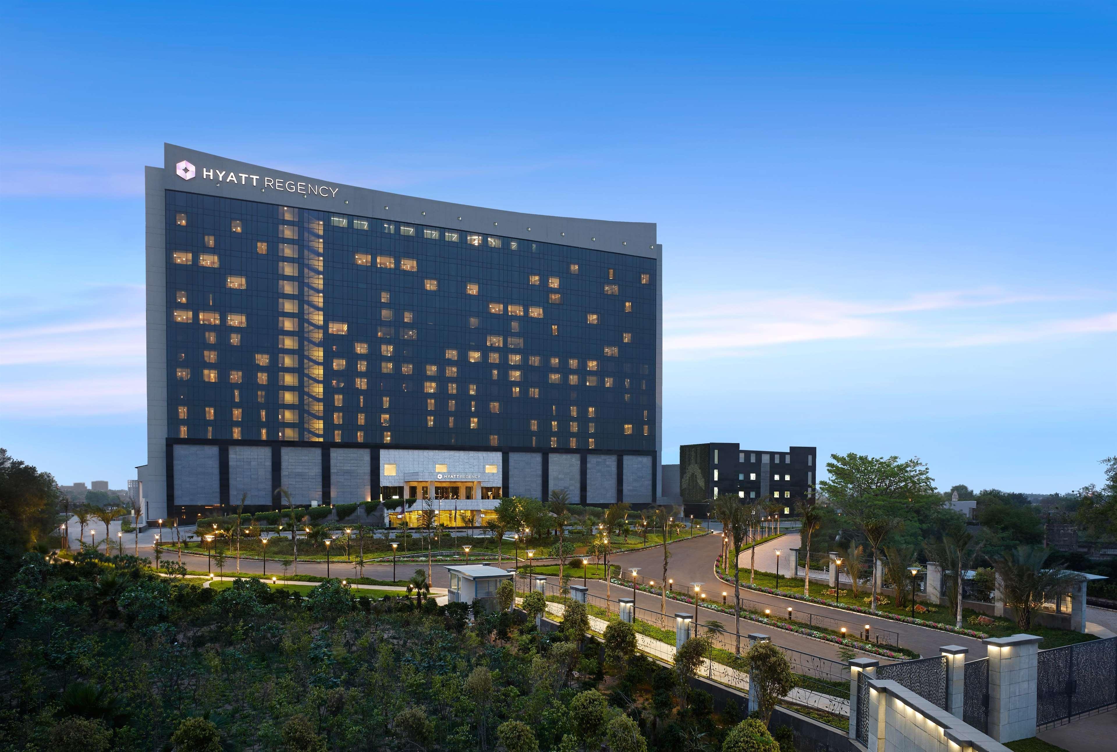 Hyatt Regency Gurgaon Hotel Exterior photo